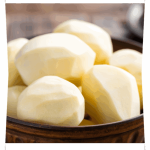 Saladier de pommes de terre crues et épluchées